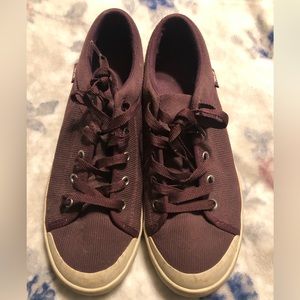 Teva woman’s tennis shoe